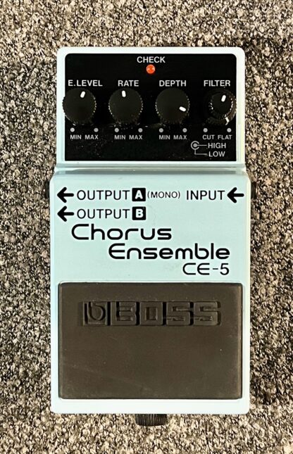 Boss Chorus Ensemble CE-2 (mint-vähän käytetty)