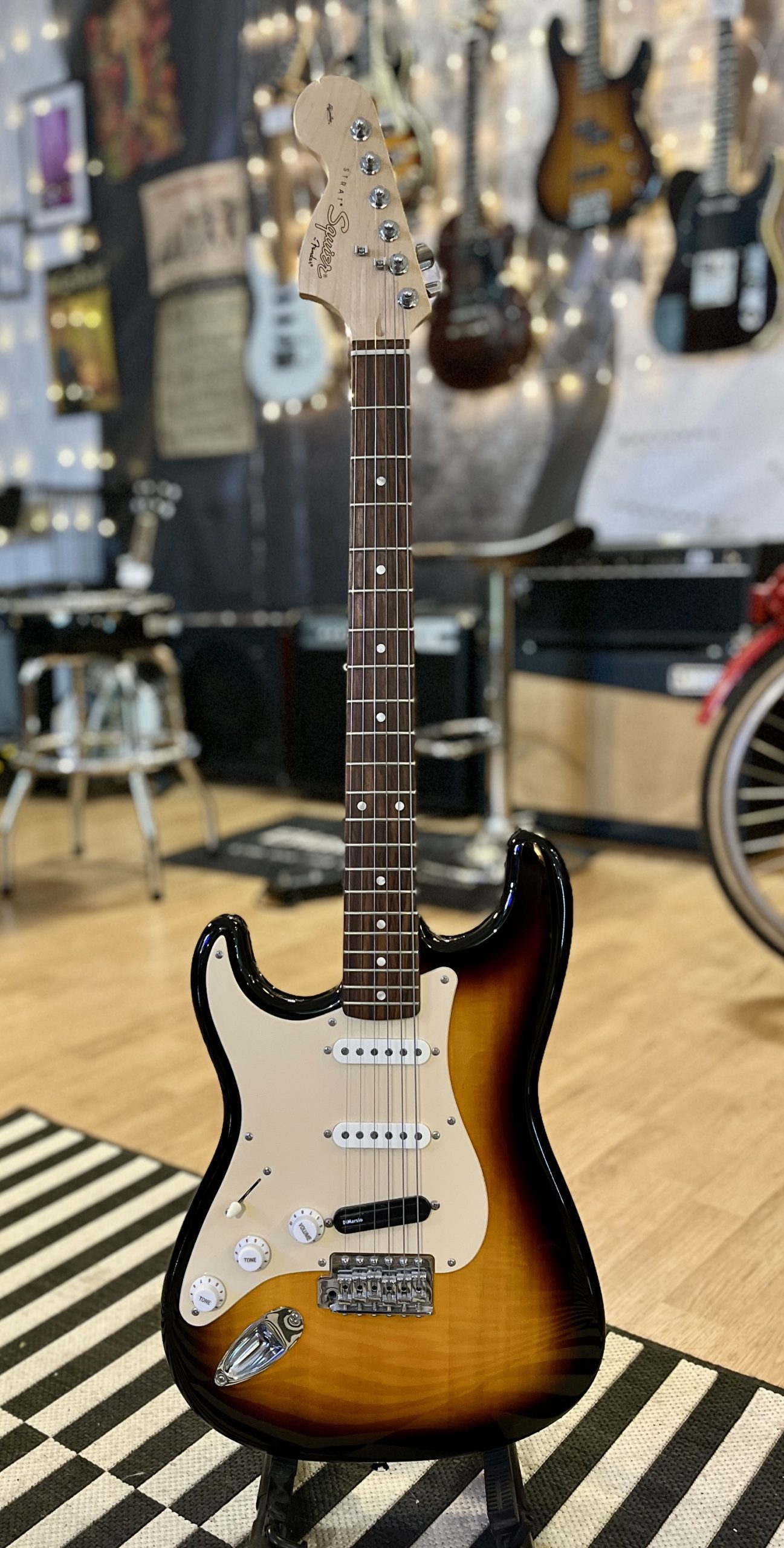 Squier Strat vasenkätinen (käytetty - mint) - Image 2