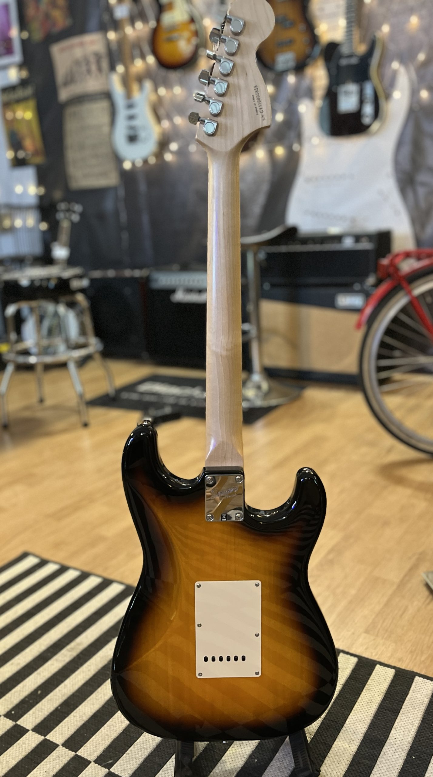 Squier Strat vasenkätinen (käytetty - mint) - Image 3