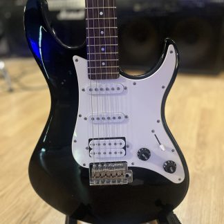 Yamaha EG 112 sähkökitara (käytetty)